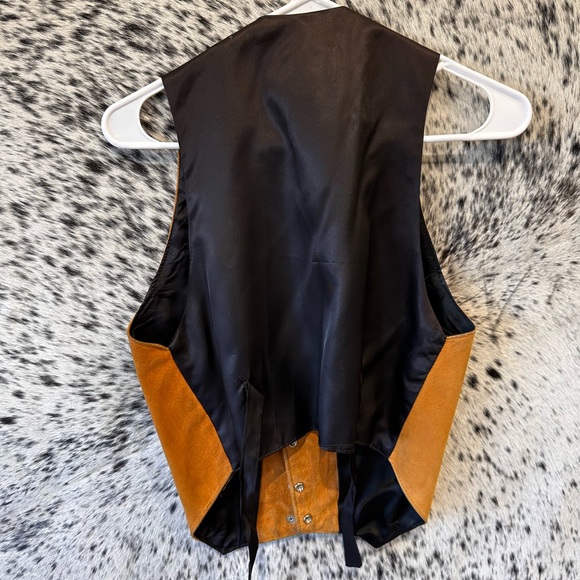 Vintage Women’s tan leather vest - Picture 4 of 4